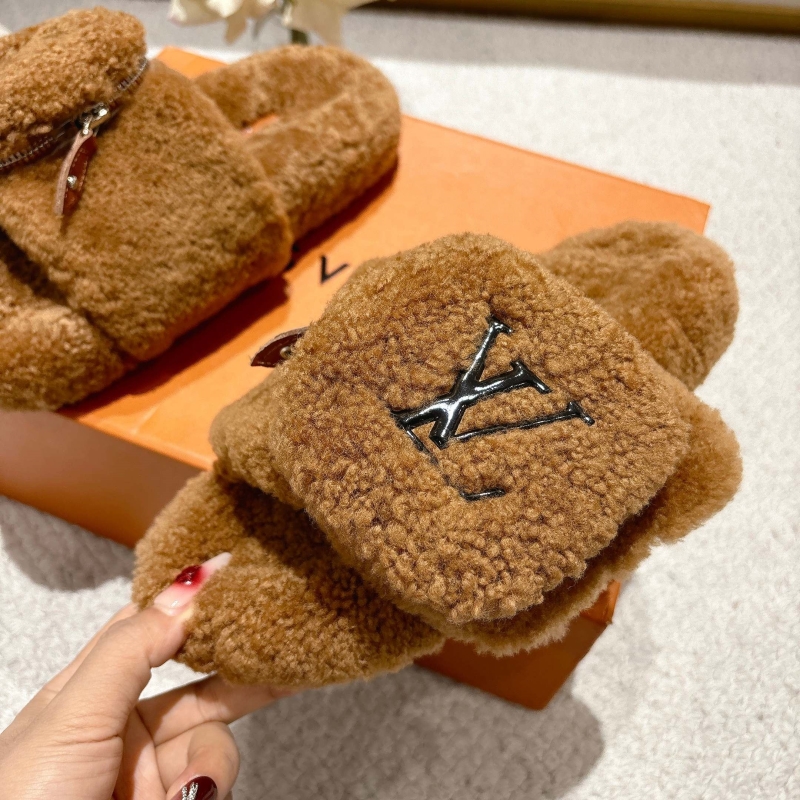l0vis Vvtt0n slippers
